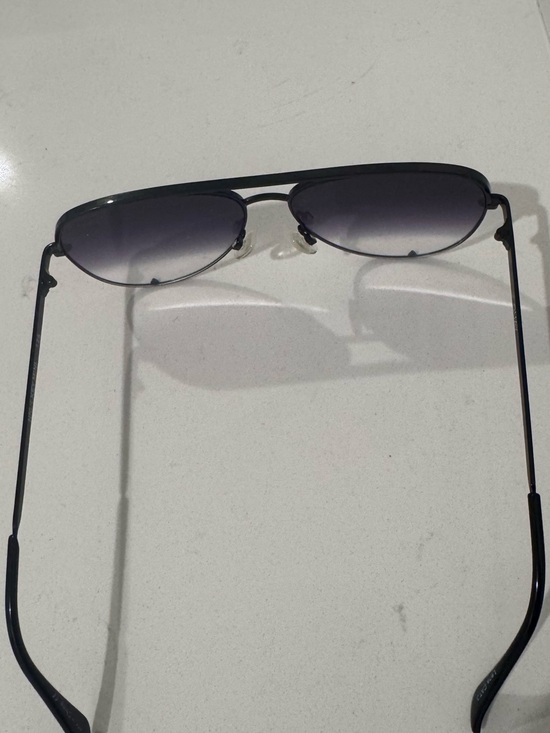 DEZI Quay Australia Black Aviator Sunglasses with Gradient Smoke Lenses main image 3